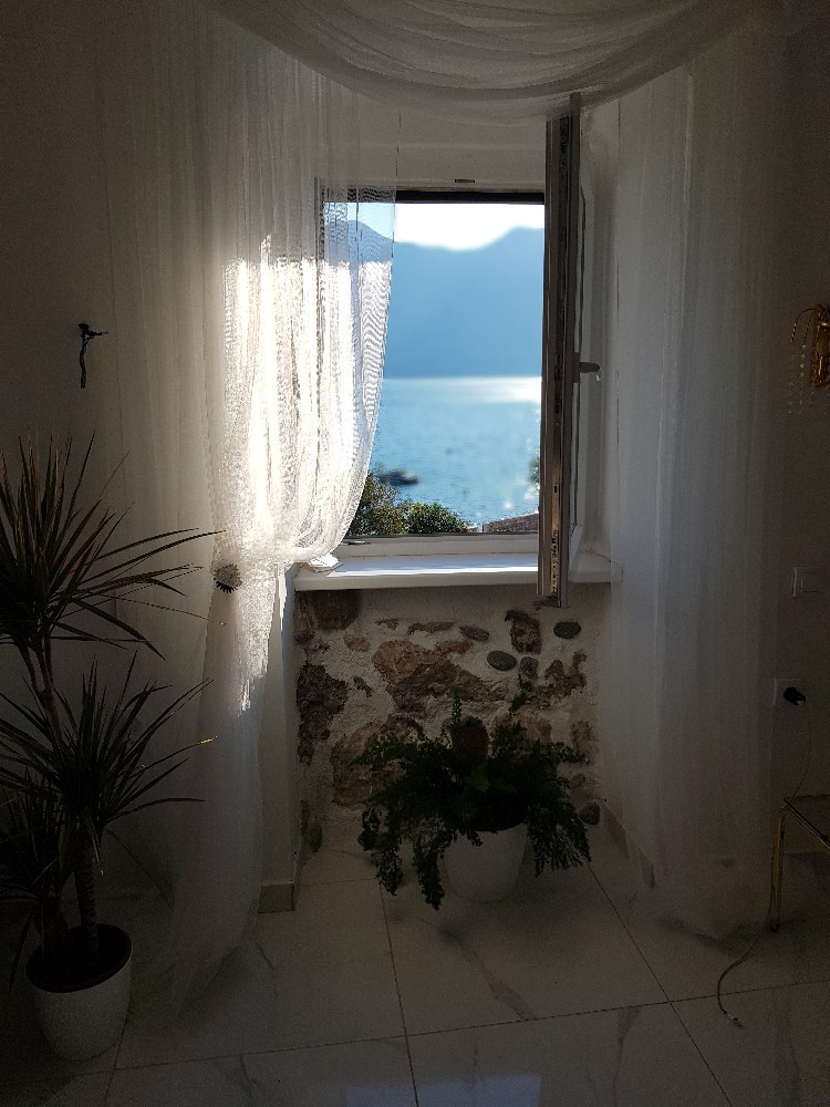 Studio apartman u kamenoj zgradi par koraka od mora, Kotor, Stoliv